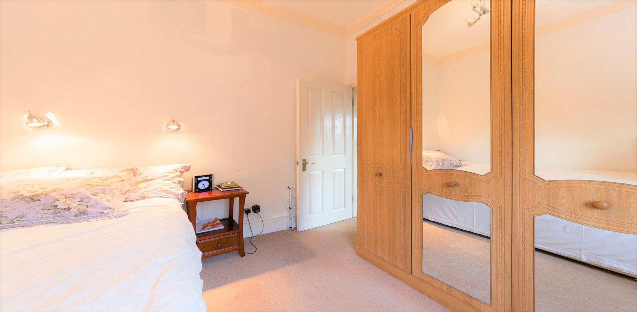 			WATER RATES INCLUDED, 1 Bedroom, 1 bath, 1 reception Flat			 Parliament Hill,  HAMPSTEAD HEATH / BELSIZE PARK